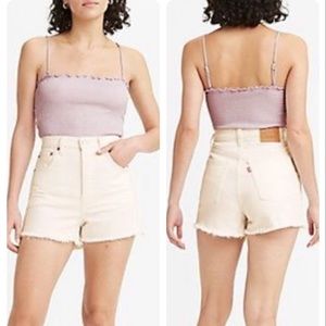 ⭐️ Levi’s Ribcage short in Mother of Pearl